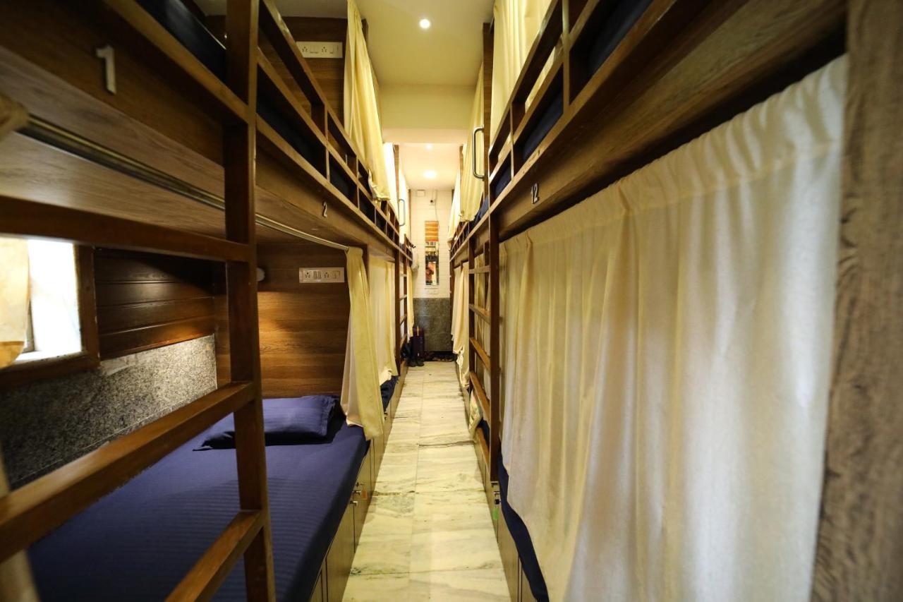 Maple Social Hubz-Hostel Мумбаи Экстерьер фото