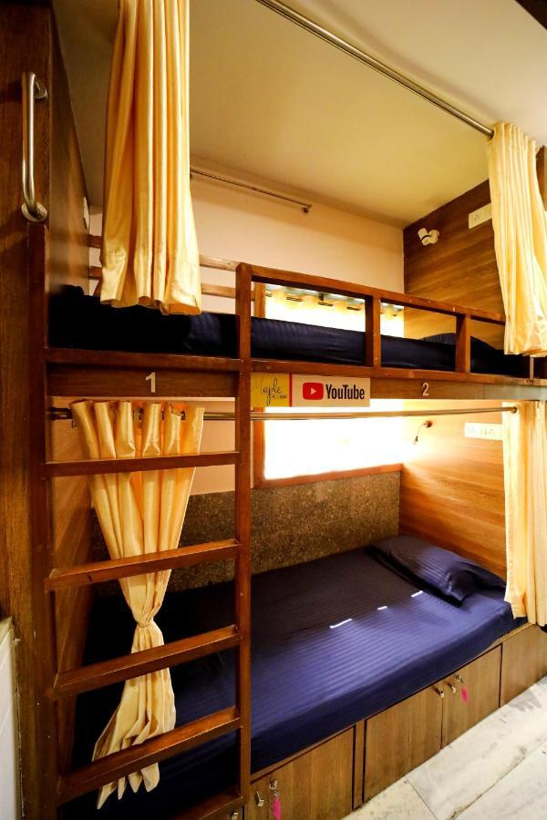 Maple Social Hubz-Hostel Мумбаи Экстерьер фото