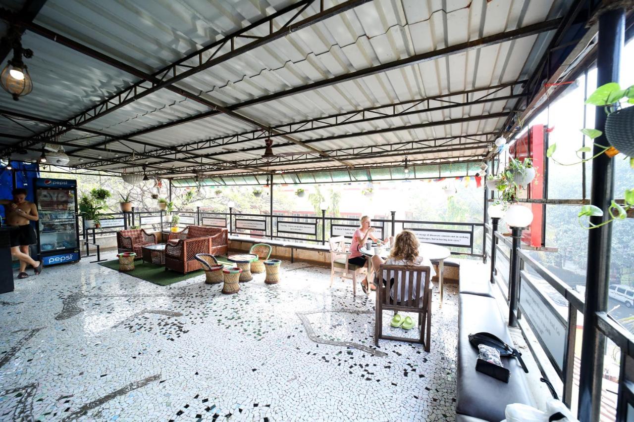 Maple Social Hubz-Hostel Мумбаи Экстерьер фото